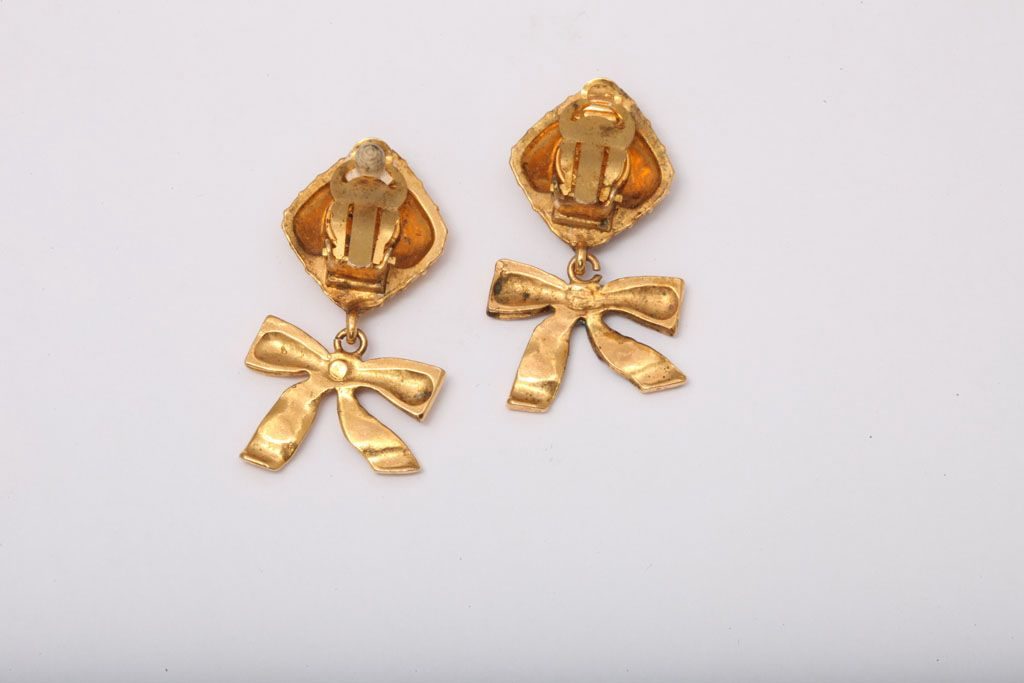 VINTAGE CHANEL BOW DANGLING EARRINGS