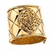 VINTAGE CHANEL MASSIVE GOLD TONED BANGLE WITH QUILTED DETAILS