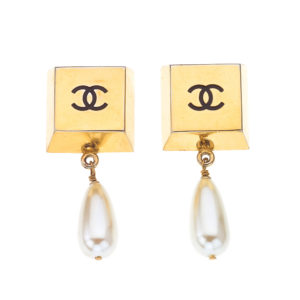 VINTAGE CHANEL EARRINGS WITH PEARLS